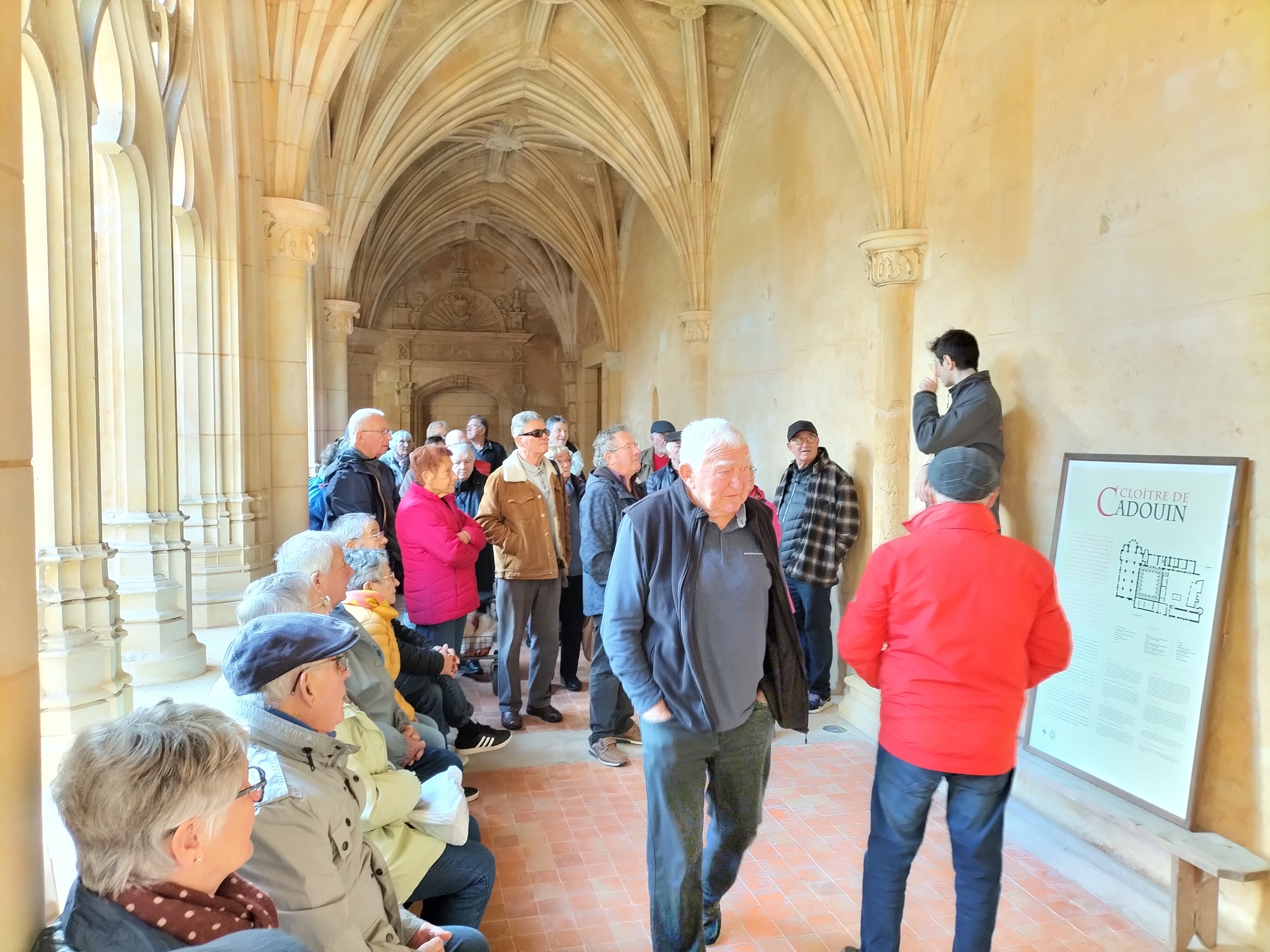 VISITES Le Cloitre de l' ABBAYE de CADOUIN