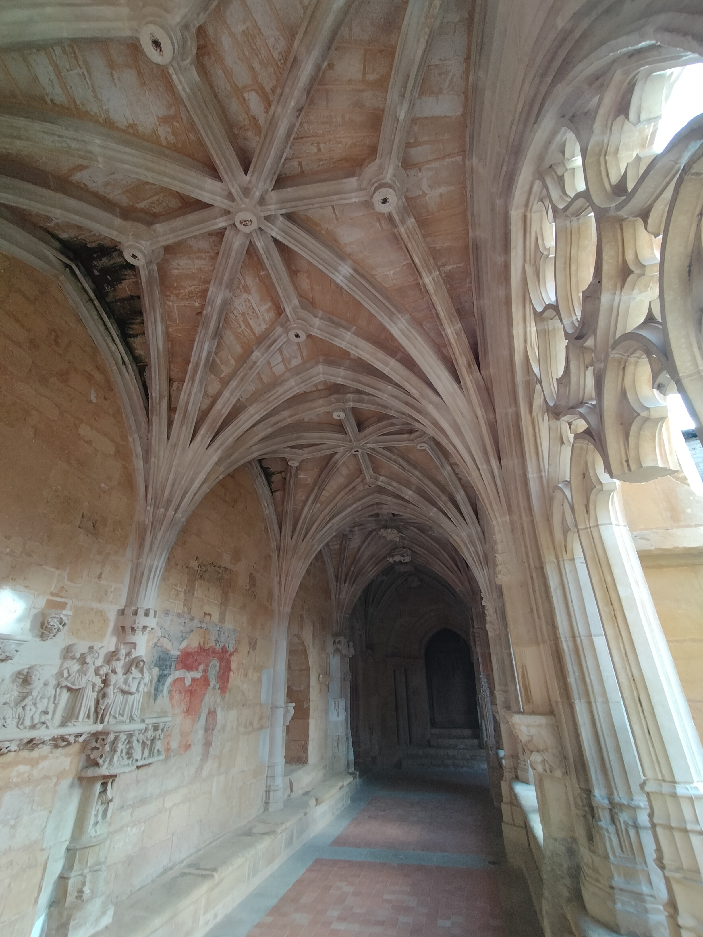 VISITES Le Cloitre de l' ABBAYE de CADOUIN