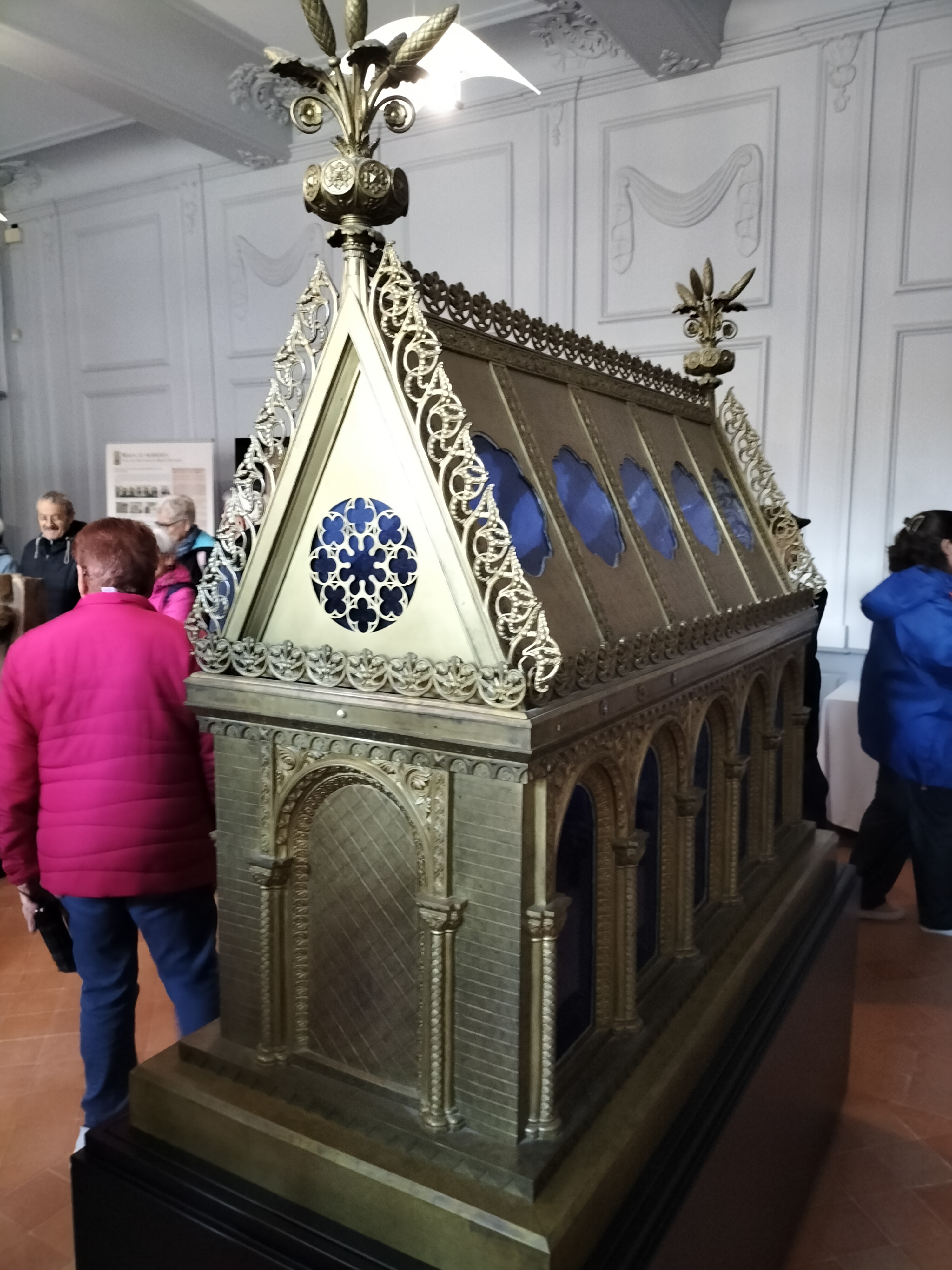 VISITES Le Cloitre de l' ABBAYE de CADOUIN