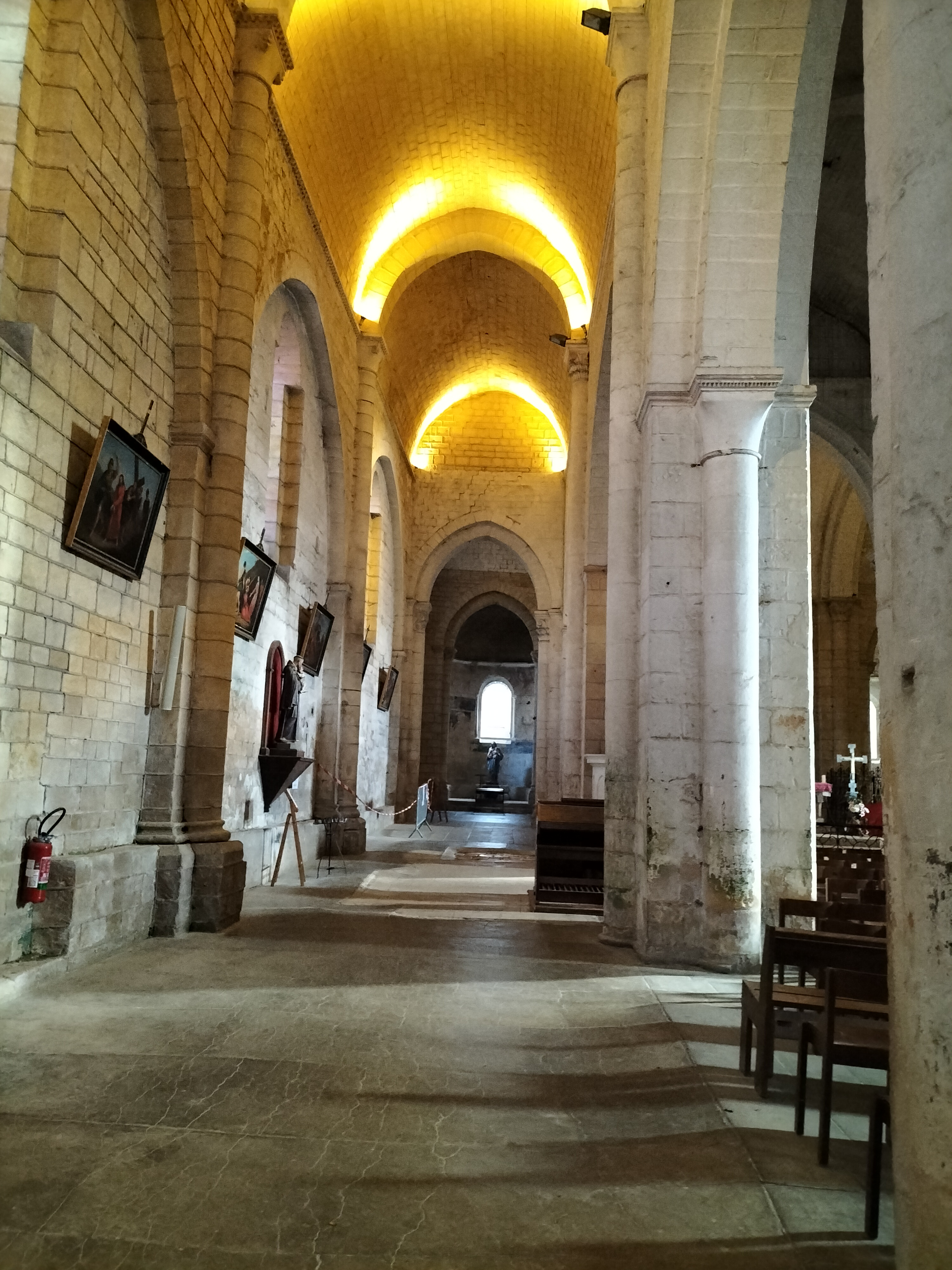 VISITES Le Cloitre de l' ABBAYE de CADOUIN