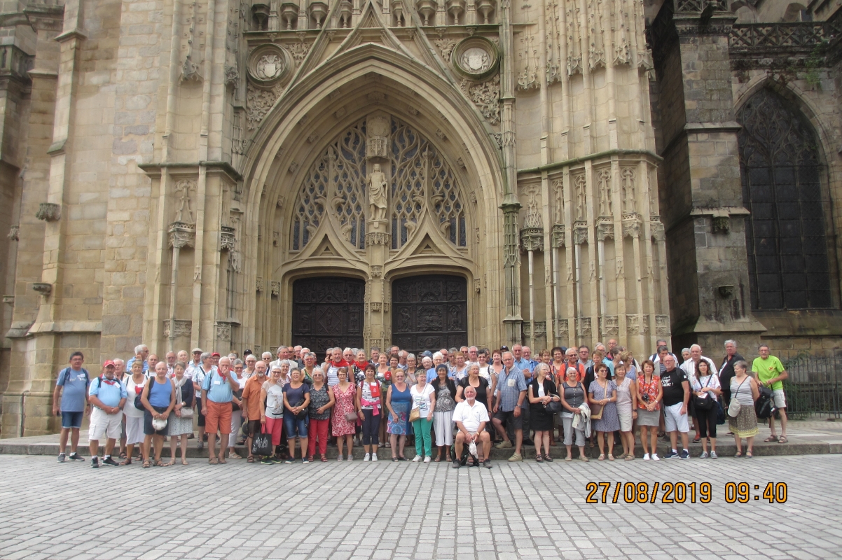 Le groupe devant la cathédrale  de Limoges